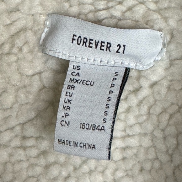 This is a Forever 21 Sherpa Lined Denim
Jacket. - Picture 4 of 5
